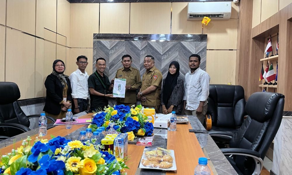 Bertemu Walikota Ambon, HMI Serahkan Kajian Pemekaran Desa Kebun Cengkih dan Air Besar