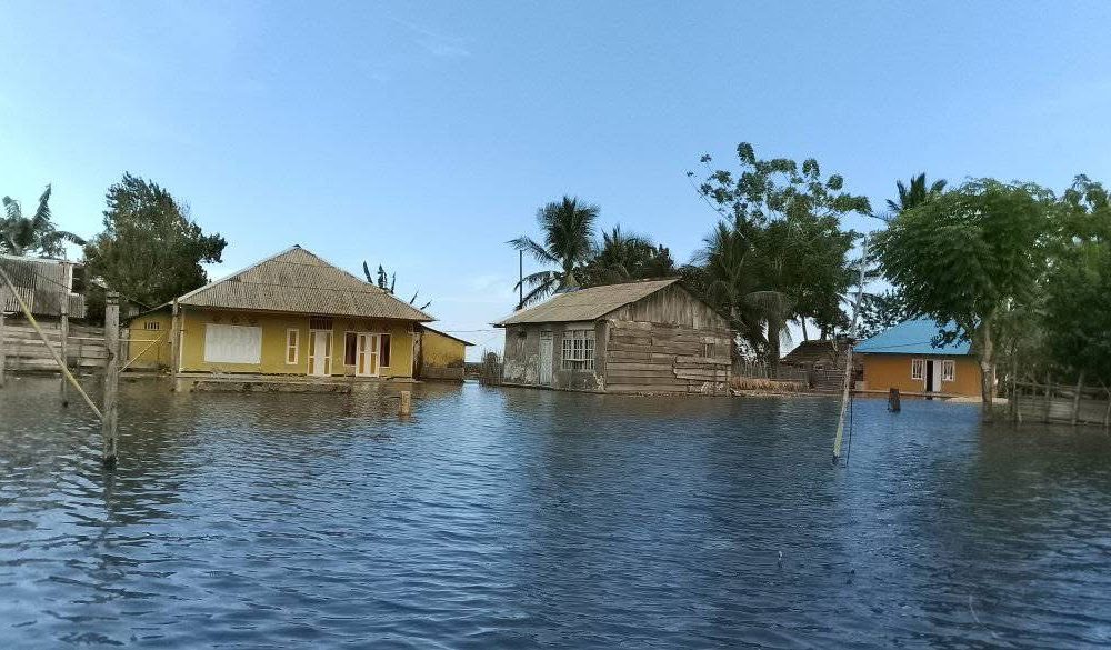 Ratusan Rumah di Desa Salagor Terendam Rob, Senator Minta Atensi BPBN 