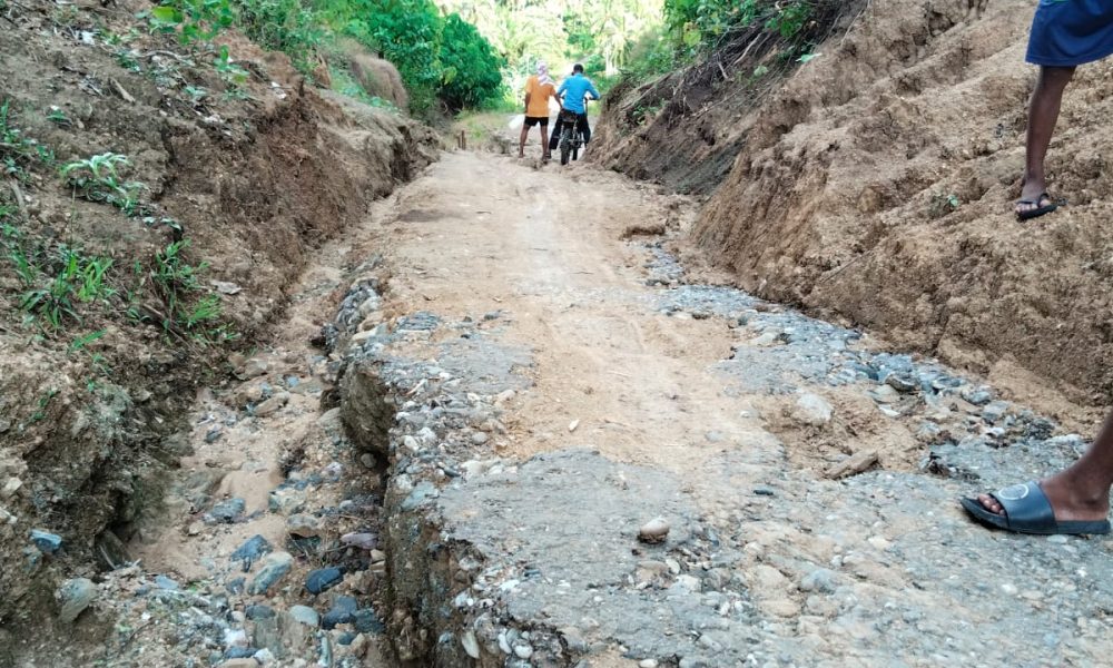 Ada Bos Mansur di Jalan Rusak Tahalupu, Telan Rp14,3 M, Diumumkan Lelang Hanya Rp7,3 M