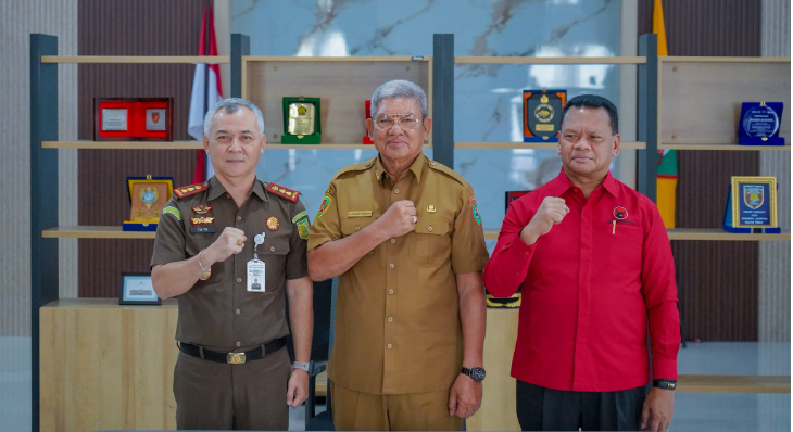 Pemkab Malra Hibahkan Dua Bidang Tanah Untuk Kejari dan Parpol