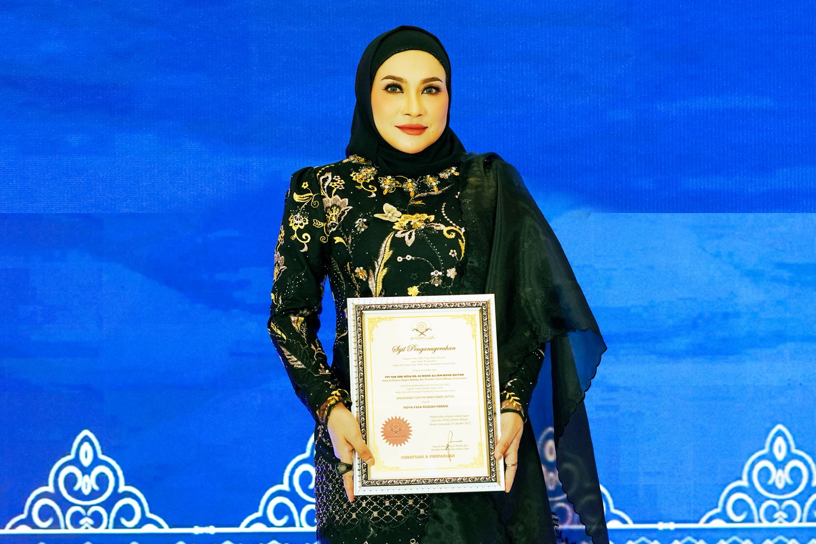 Fidya FR Faraid Dapat Gelar Tun Fatimah Dari DMDI