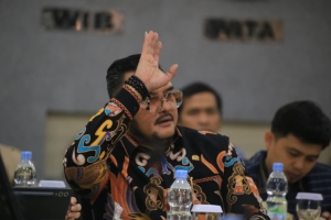 Desentralisasi Kian Tergerus, Senator Bisri Dorong Revisi UU Otda