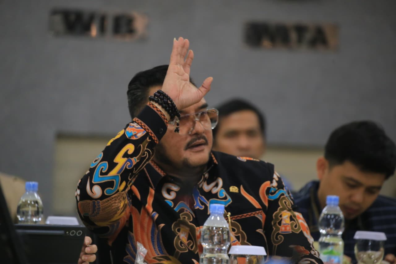 Desentralisasi Kian Tergerus, Senator Bisri Dorong Revisi UU Otda