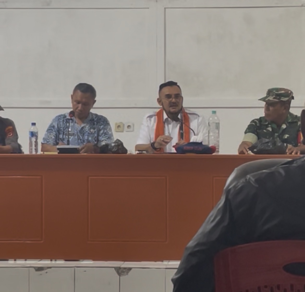 Datangi Relawan Dan Serap Aspirasi Masyarakat Maluku Tengah