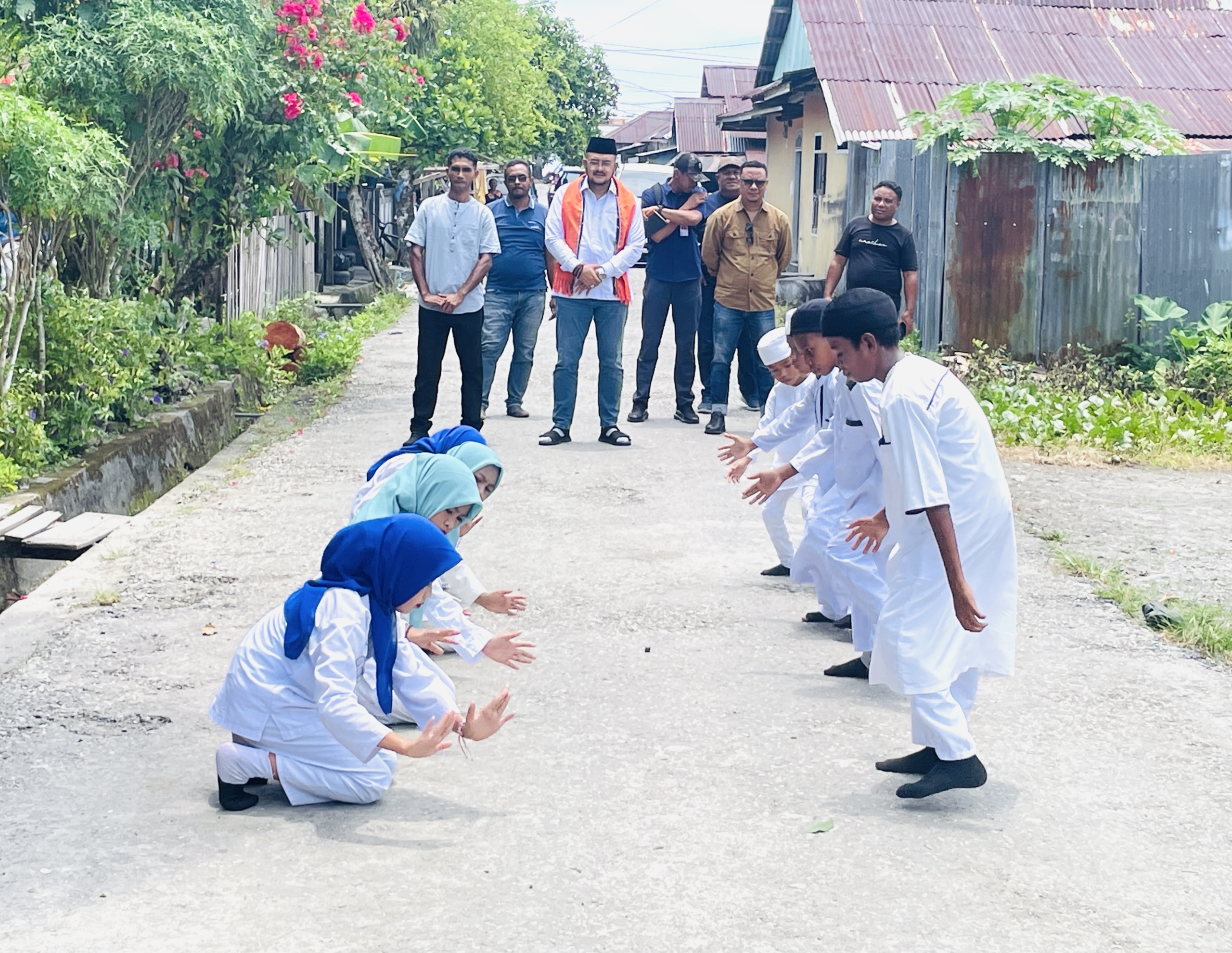 Gandang Polres, Senator Perkuat Nilai Kebangsaan Kepada Pelajar di Desa Haya