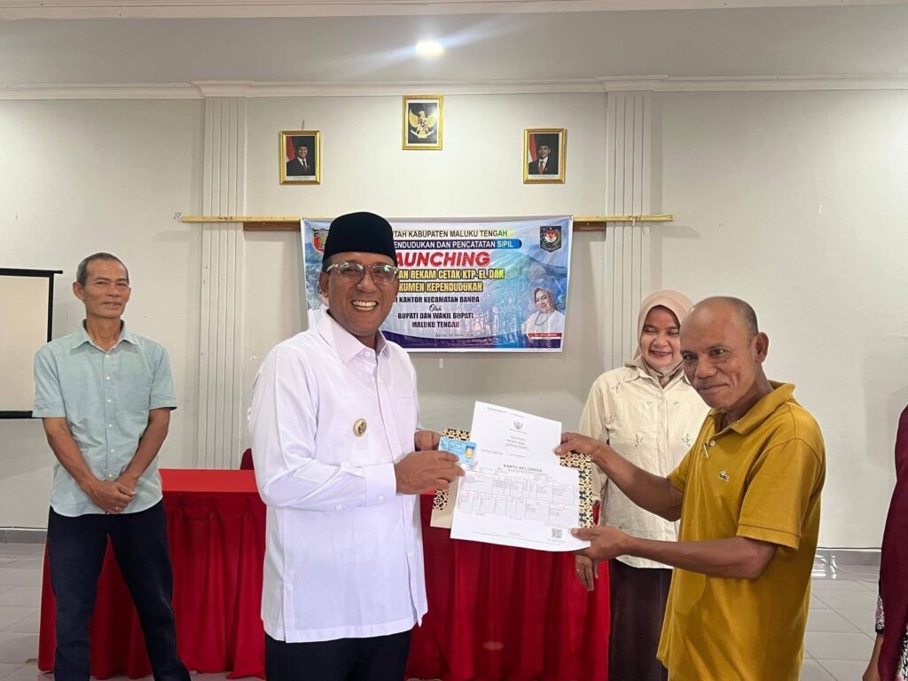 Pangkas Jarak di Wilayah Kepulauan, Pemkab Maluku Tengah Hadirkan Mesin Cetak E-KTP di Banda