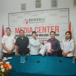 Bawaslu dan IPW Teken MoU Konsolidasi Demokrasi