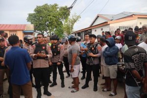 Kapolres Aru Terjun Langsung Padamkan Pertikaian Antarpemuda di Sipur Dobo