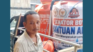 Kekeringan Panjang di SBT, Kehadiran Tangki Air Senator Boy Latuconsina Jadi Penyelamat Warga