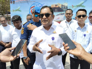Harhubnas ke-55, UPP Dobo Serahkan 30 Pas Kecil kepada Nelayan